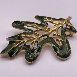 Green Enamel Gold Tone Oak Tree Leaf Open Work Brooch Pin Sarah Coventry AL5.1